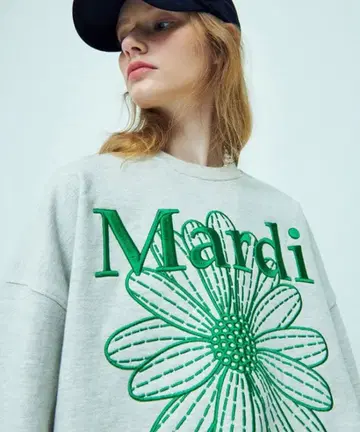 Mardi 자수 트레이닝복