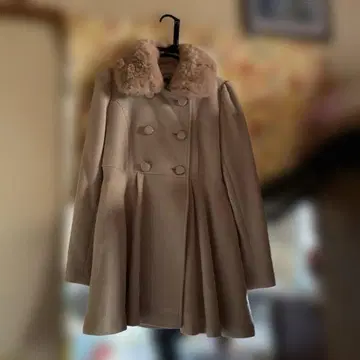 베이지 더블 브레스트 코트