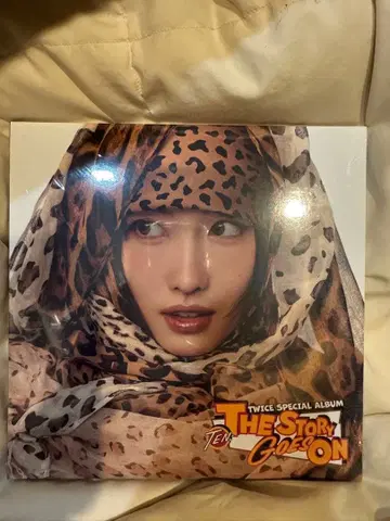 TWICE THE STORY GOES ON 모모ver