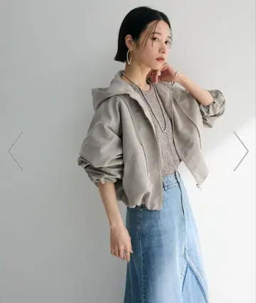 라이트 그레이 후드 부착 숏 자켓 마운틴 후드티