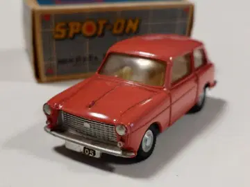 SPOT - ON NO.154 Austin A40