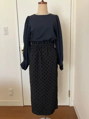 네이비 퍼프 슬리브 블라우스