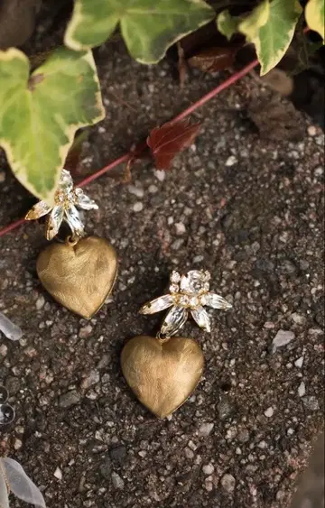 립몬스터 하트형 골드 귀걸이 크리스탈 장식