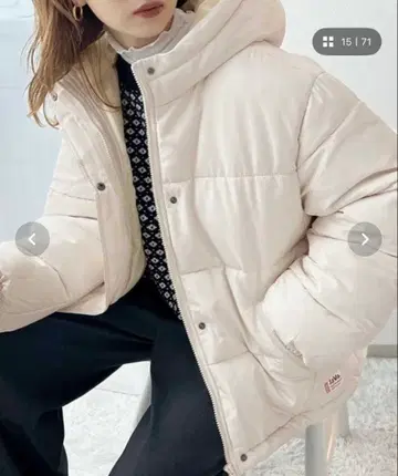 classicalelf 숏 기장 후드 부착 충전솜 페이크 다운 코트