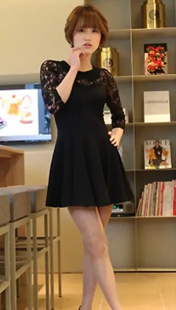 카라 부착 A라인 미니 원피스