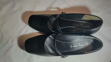 블랙 가죽 스트랩 슈즈