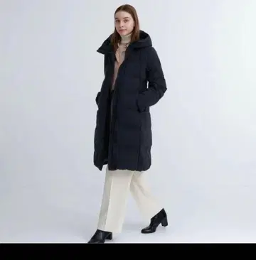 유니클로 심리스 다운 자켓 네이비 S 사이즈