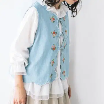 사만사 모스모스 kazumi 콜라보 자수 리본 베스트