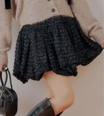 Chico 밑단 벌룬 레이스 미니 스커트 블랙 미사용