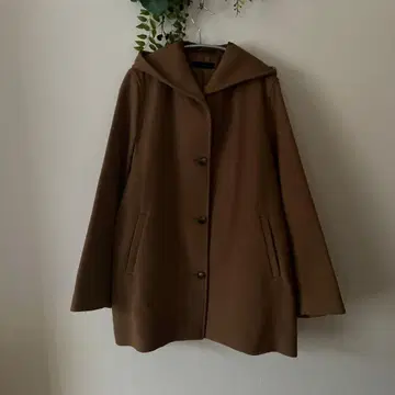 브라운 후드 부착 코트