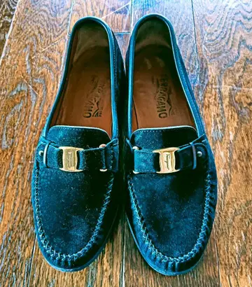 [페라가모] 새상품급 블랙 스웨이드 로퍼 금장 장식 포함