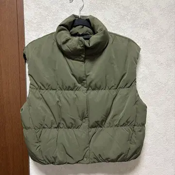 유니클로 C 다운 크롭 베스트 올리브 M