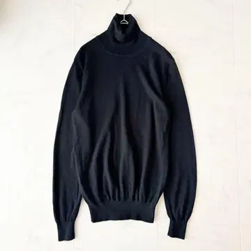 새상품급 [ SLOANE ] 울100% 터틀넥 하이 게이지 니트 블랙