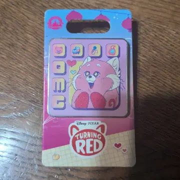 디즈니 스토어 턴닝 레드 메이메이 핀 배지 미사용