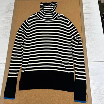 스트라이프 니트 스웨터 긴팔