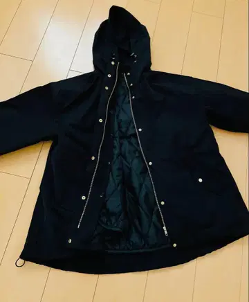 후드 부착 블랙 점퍼