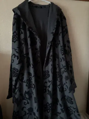 플로키 가공 플라워 그레이 후드 부착 롱 코트 울 100% 1장 재단