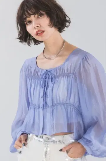 PAGEBOY 레이스업 셔링 블라우스