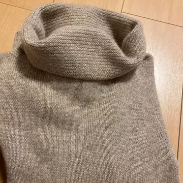 esche (에슈) 캐시미어 100% 오프 터틀 니트