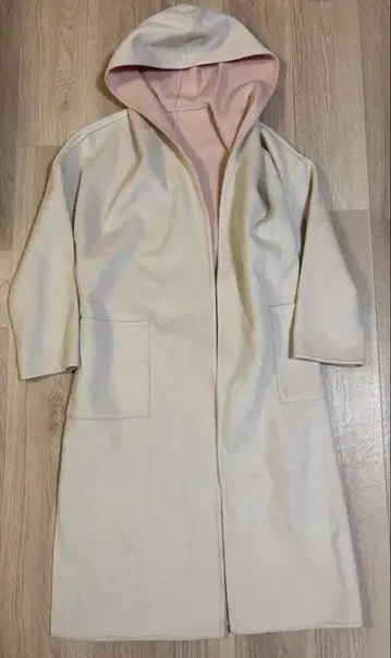 PLST 플리스 핑크와 베이지 바이컬러 후드 부착 롱 코트