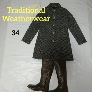 트래디셔널 웨더웨어의 그레이 바탕 미니 도트 무릎 기장 퀼팅 코트 34