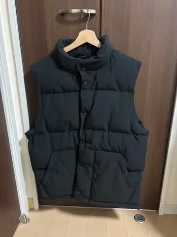 블랙 슬리브리스 다운 베스트 GU