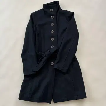 블랙 버튼 벨트 코트