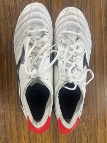 축구화 화이트/레드 가죽