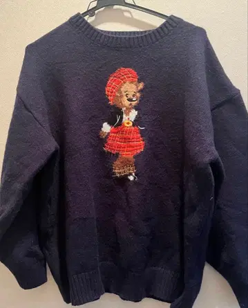 곰 자수 스웨터 네이비 컬러