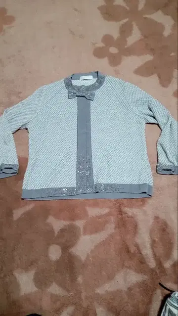 그레이 리본 포함 비쥬 가디건 라메 자수 실크