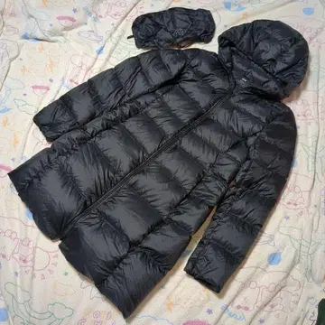 유니클로 새상품급 울트라 라이트 롱 다운 자켓 여성용 M