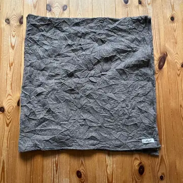 이치앤티크 주름 가공 트위드 패턴 스톨