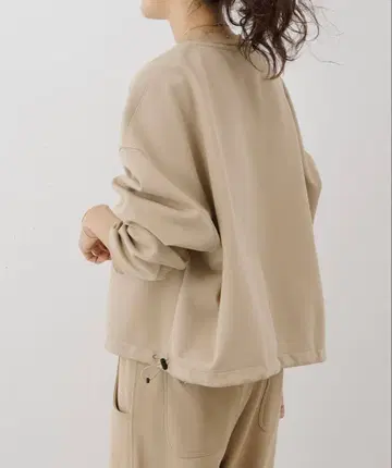 비어즐리 자수 크롭 트레이닝복 새상품급 베이지