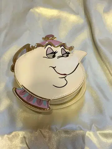 미사용 새상품 아코모데 포트 부인 파우치 미녀와 야수 디즈니