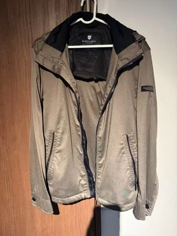 블랙 라벨 후드 부착 아우터 BLACK LABEL