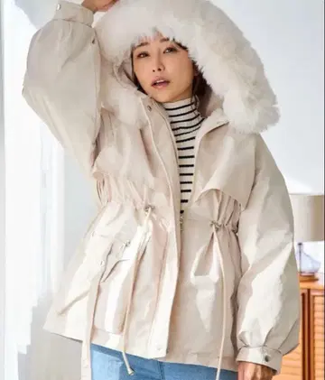 뮤 럭셔리 퍼 울트라 웜 충전솜 코트 아이보리 M 사이즈