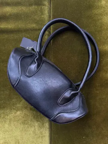 블랙 가죽 핸드백