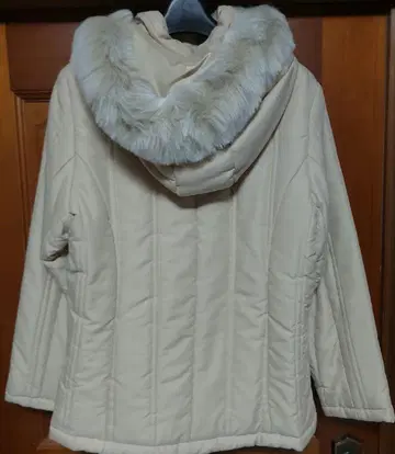 [ 새상품급 ] 가볍고 따뜻한 퍼 포함 여성용 코트 11호 베이지