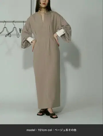 Ezick 에지크 턱커브 드레스 베이지