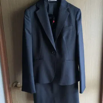 다크 블루 스트라이프 수트 세트