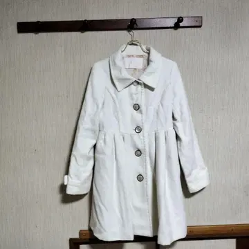 리즈리사 화이트 페미닌 코트 버튼 포함