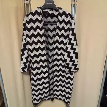 겨울 상품 새상품급 ANAP 모노톤 지그재그 패턴 니트 코트