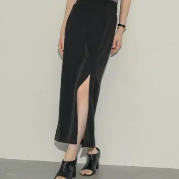 [ 택 포함 미사용 새상품 ] NEUNA  슬릿 펜슬 스커트 블랙