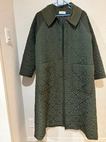 플라워 퀼팅 코트 카키