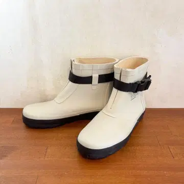 컨디션 최상 문스타 에이트테 말케 24.0cm 화이트 레인부츠