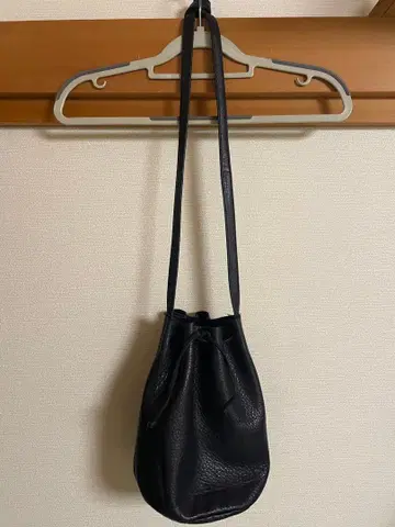 BAGGU 가죽 복조리 숄더백