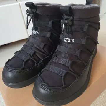 KEEN UNEEK SNK CHUKKA WP BLACK 23cm