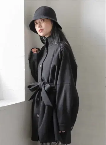 LOWRYS FARM 울리 테크 미들 코트 블랙