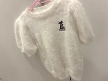 다리치 화이트 반팔 복슬복슬 니트