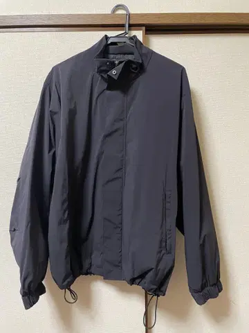 나일론 오버 트랙 지퍼 블루종 숏 모즈 코트